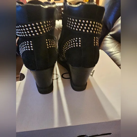 Aldo Verratto-96 wedge boots size 7.5 Used black with gold studs - Picture 6 of 12